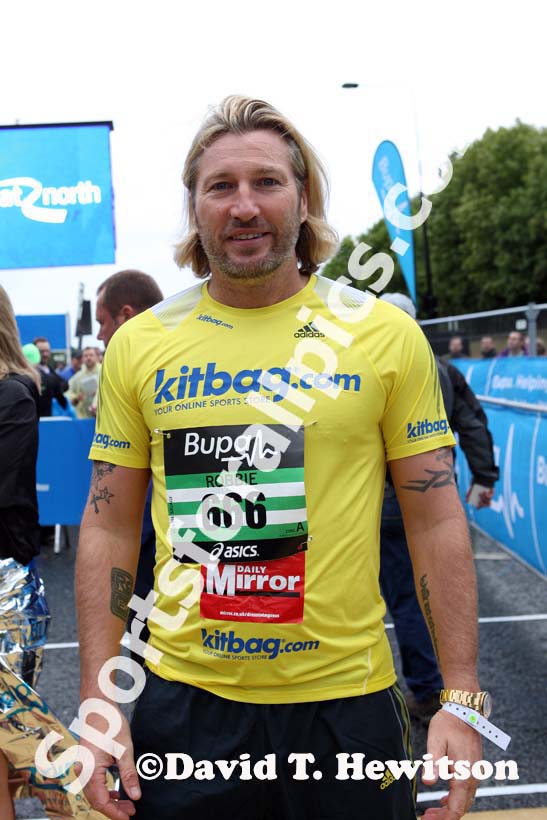 Football pundate Robbie Savage taking part in the BUPA Great north Run.